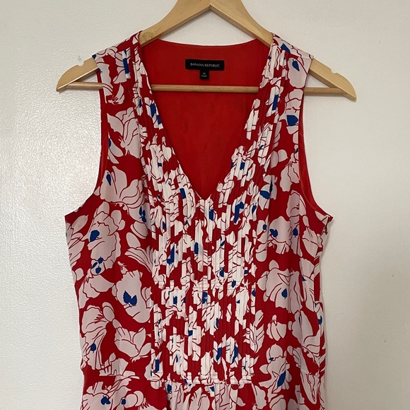 Banana Republic Red Floral V-Neck Sleeveless Dress - Classic Summer Style - Picture 2 of 5